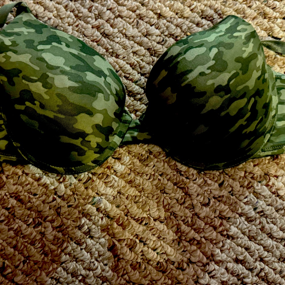 Women’s Camouflage Bra. Willing to Negotiate on all prices! First offer gets!
